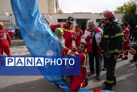 برگزاری مانور زلزله استان اصفهان در دبیرستان شاهد ظهور ناحیه یک 