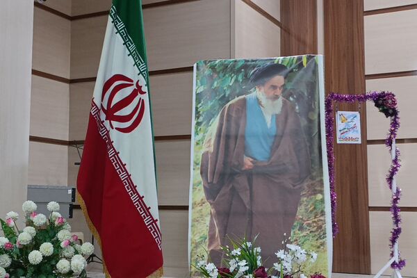 جشن یاوران انقلاب در دبیرستان محبی نیشابور 