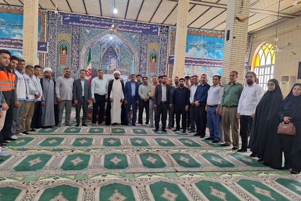 برپایی میز خدمت ادارات شهرستان حاجی آباد در نماز جمعه به‌مناسبت هفته دولت