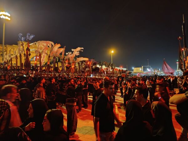 کاروان نمادین اسرای کربلا‌ازمیدان‌آستانه‌ی قم‌به‌سمت‌حرم‌حضرت‌معصومه"س"