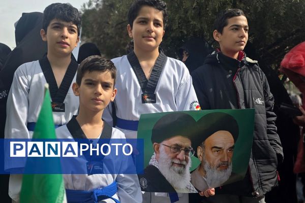 خروش مردمی در خیابان‌های رباط‌کریم در 22بهمن