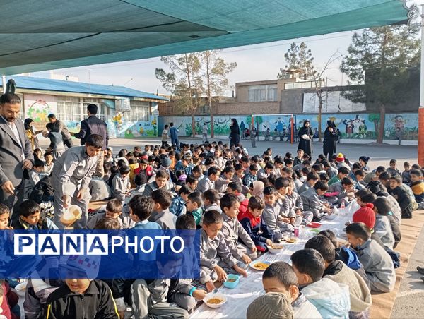 فضایی گرم و پر مهر برای دانش‌آموزان دبستان فضیلت کاشمر در آستانه میلاد دخت پیامبر (ص)