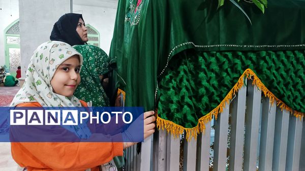 جشن میلاد حضرت زینب(س) با حضور پرشور مردم یاسوج در حرم امامزاده عبدالله(ع) 