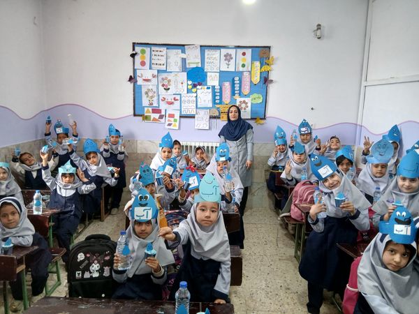 جشن آب برای دانش آموزان دبستان ناهید  نخودی نیشابور 