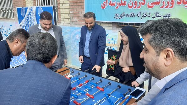 مراسم نمادین هفته تربیت‌بدنی و ورزش در دبیرستان هفده شهریور شهرستان فیروزکوه