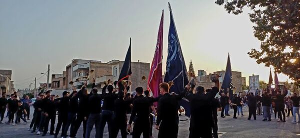  حضور پررنگ نوجوانان وجوانان در تاسوعای حسینی