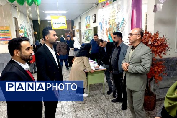 مسابقات هنر و خلاقیت دانش‌آموزان در مدرسه ۱۰ دی