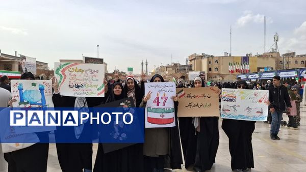 شکوه حضور نوجوانان در راهپیمایی 22 بهمن مردم قم