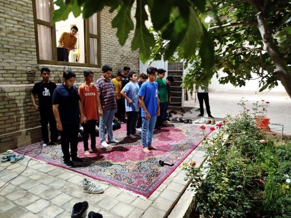 اردوی شبانه دانش‌آموزی در کانون فرهنگی مثبت بی‌نهایت شهرستان کاشمر 