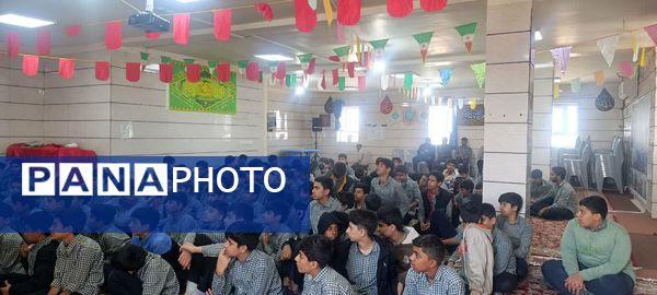 شادی دانش‌آموزان راه ایمان قلعه‌گنج در جشن ولادت حضرت علی‌اکبر(ع)