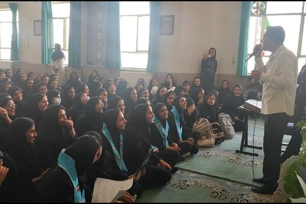 جشن بازگشایی مدارس در دبیرستان الزهرا(س) ناحیه چهار شیراز