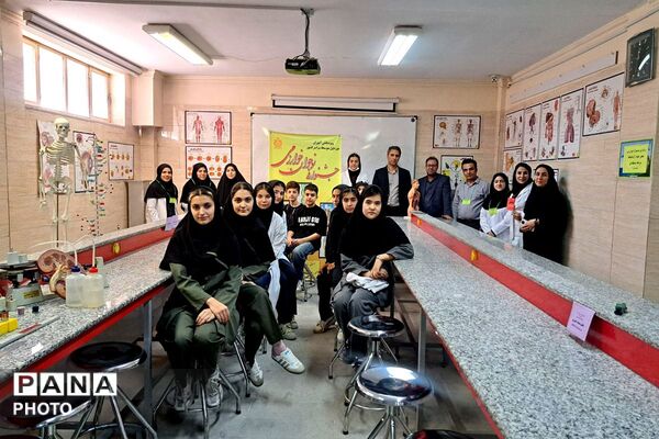 دوازدهمین دوره جشنواره نوجوان خوارزمی در دبیرستان سپاهان بهارستان‌دو