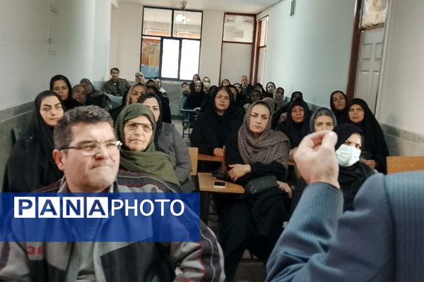 همایش آموزش خانواده در آموزشگاه جدلی ناحیه دو شهرری 