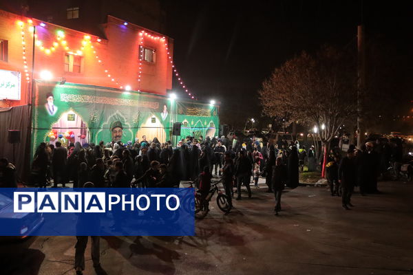 پذیرایی نوجوانان سید مرکز سلاله از منتظران ظهور در ایام فرخنده نیمه شعبان