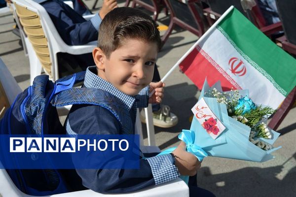 برگزاری جشن شکوفه‌های کلاس اولی دربهارستان‌دو