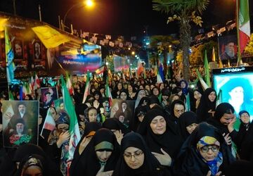 میدان، کانون تجمع شبانه شده است