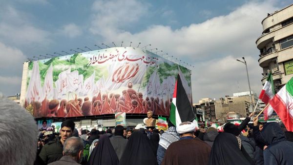 جشن پیروزی انقلاب در خیابان‌های تهران