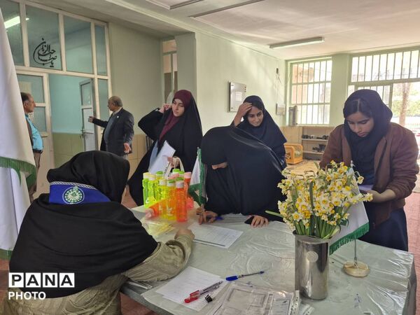 پذیرش رؤسای شورای دانش‌آموزی انتخابات استانی دختران در فارس