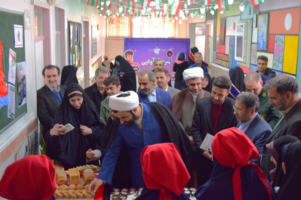 حضور پرشمار مسئولان آموزش و پرورش در جشن دهه فجر