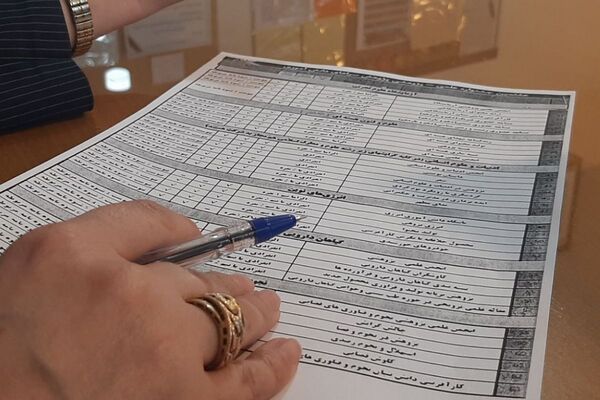 جلسه مدیر با دانش آموزان منتخب پژوهشسرا در دبیرستان شهدای هسته ای قرچک