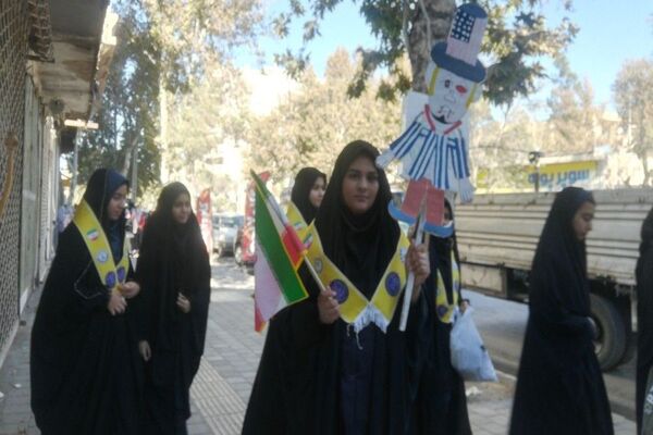 راهپیمایی یوم‌الله ۱۳ابان ماه در شهرستان نیشابور 