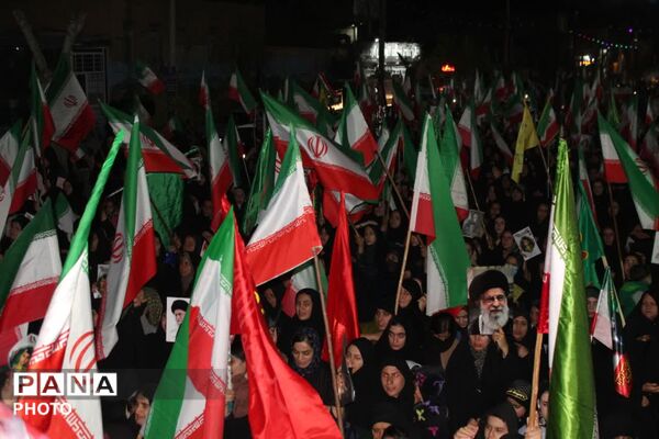 ورود پیکر شهید ۱۹ ساله یاسین رستمی در سی و سومین تجمعات مردمی - لردگان