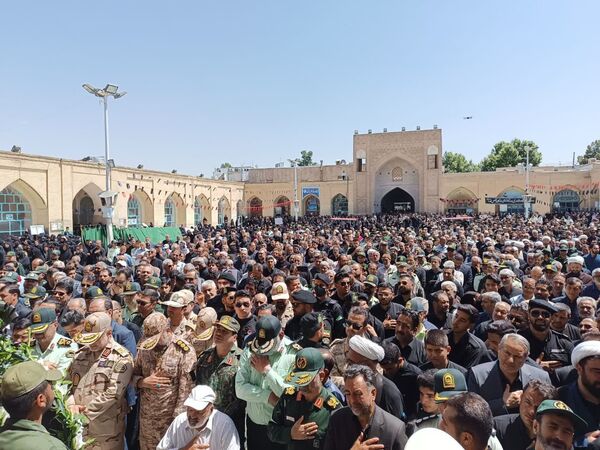 تشییع شهید مدافع امنیت همزمان با روز ملی حجاب در نیشابور