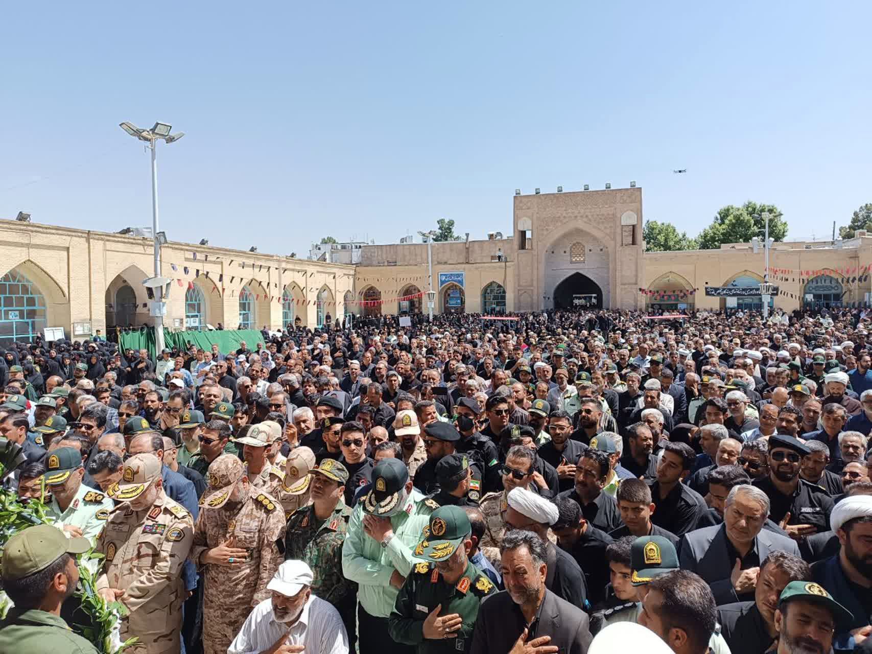 تشییع شهید مدافع امنیت همزمان با روز ملی حجاب در نیشابور