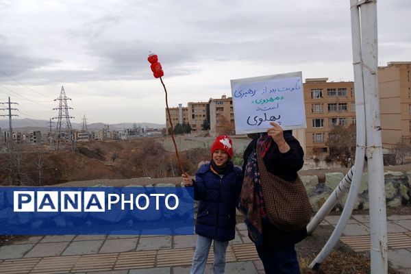 حضور اقشار مختلف مردم پردیس در راهپیمایی ۲۲بهمن 