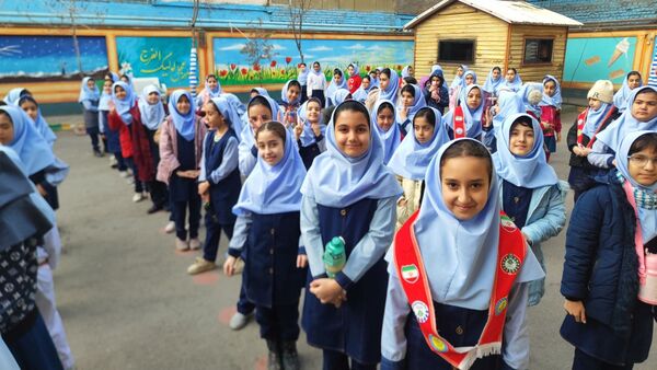 آیین نواختن زنگ چهل و هفتمین سالروز پیروزی انقلاب اسلامی در دبستان دخترانه فرهنگیان ۲