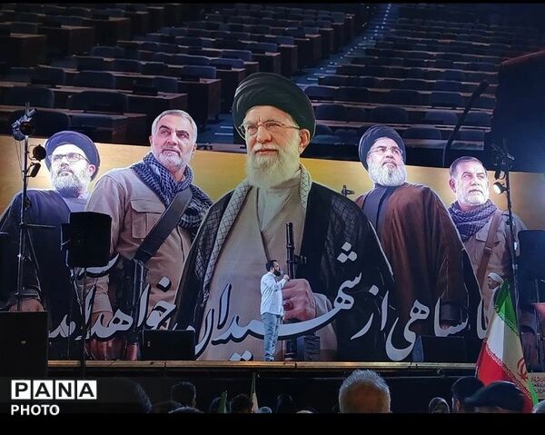 میدان انقلاب، میعادگاه خروش ملت در فریاد «الله‌اکبر» و طنین «مرگ بر آمریکا» و «مرگ بر اسرائیل»