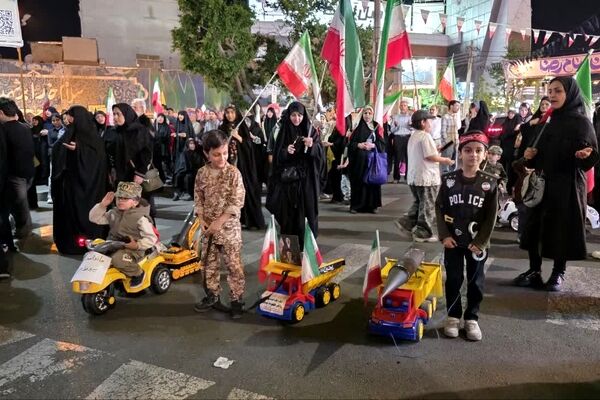 حرکت خودرویی سربازان 1400 پای کار انقلاب