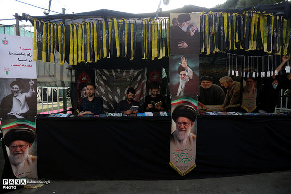 بازدید رئیس دانشگاه فرهنگیان از موکب‌های پذیرای زائرین مراسم امام شهید در این دانشگاه