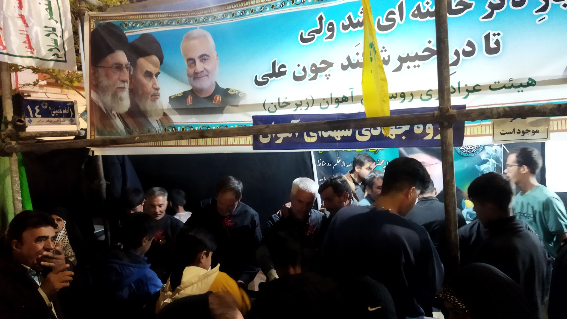 موکب ها در سراسر حسینیه امام خمینی آماده خدمت هستند 