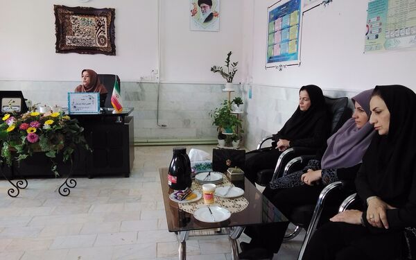 اولین جلسه انجمن اولیا و مربیان در دبیرستان نمونه اندیشه شهرستان کاشمر