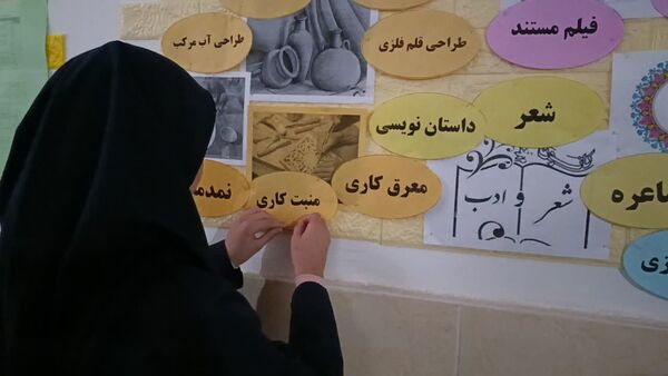 نمایشگاه ماها در دبیرستان فرزانگان