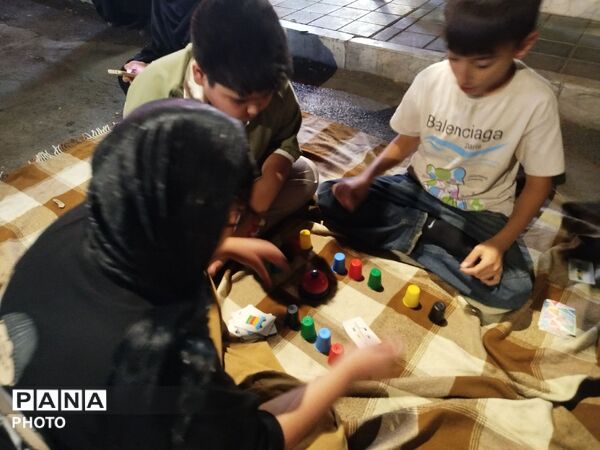 سرگرمی کودکان در غرفه کودک فرهنگیان