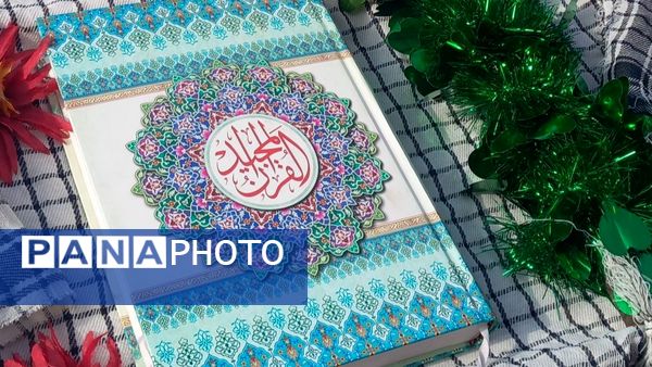 گرامیداشت هفته دفاع مقدس همزمان با آغاز سال تحصیلی در دبیرستان کوثر جلگه رخ