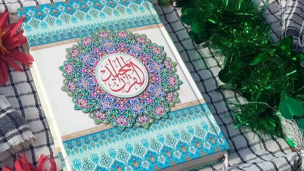 گرامیداشت هفته دفاع مقدس همزمان با آغاز سال تحصیلی در دبیرستان کوثر جلگه رخ