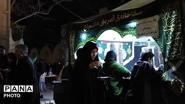 سقاخانه قمر بنی هاشم در چهل و یکمین شب از اجتماعات مردمی نیشابور 
