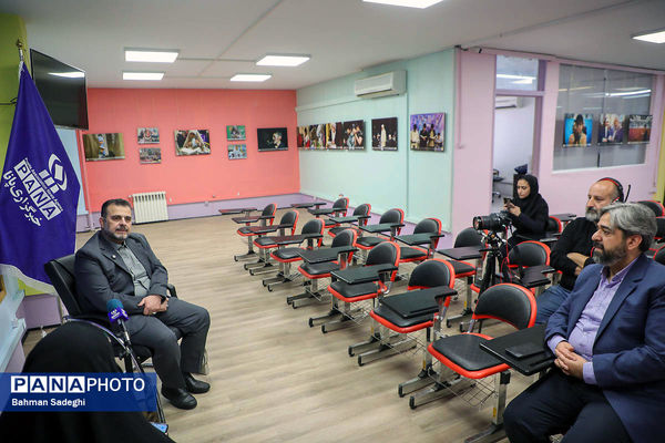 بازدید دبیر کمیسیون توسعه آموزش عمومی قرآن از نمایشگاه نوراوی اعتکاف