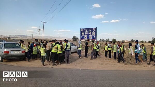استقبال موکب رباط میاندشت از زائران پیاده حضرت رضا(ع)