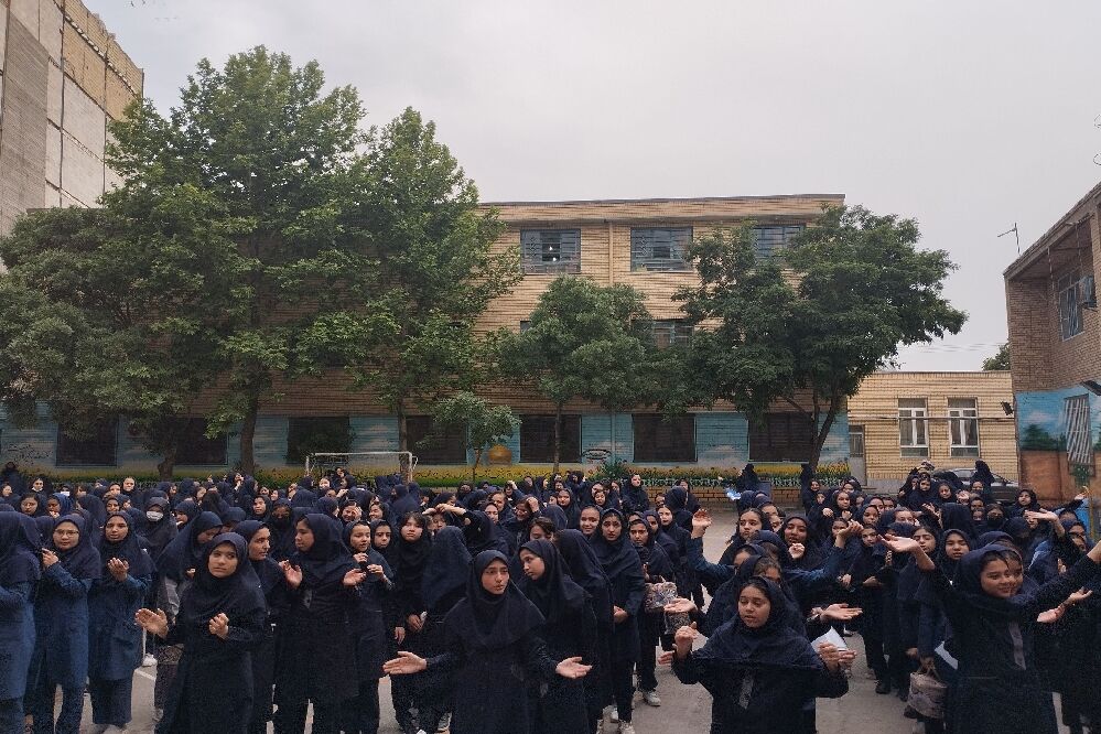 مراسم روز دختر و تقدیر از دانش‌آموزان نمونه و رتبه برتر