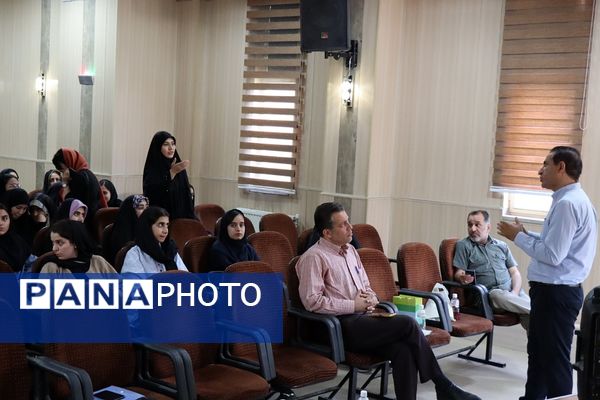 همایش انتخاب رشته کنکور در شهرستان پاکدشت 