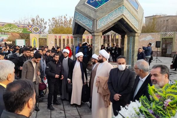 مراسم بدرقه دانش آموزان پسر ناحیه یک و دو شهرری در اردوی راهیان نور 