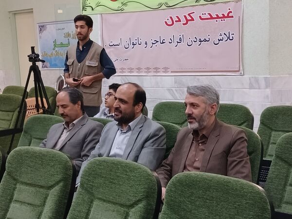 بازدید مدیرکل آموزش و پرورش استان مرکزی از اردوگاه امام خمینی(ره)