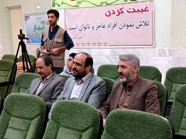 بازدید مدیرکل آموزش و پرورش استان مرکزی از اردوگاه امام خمینی(ره)