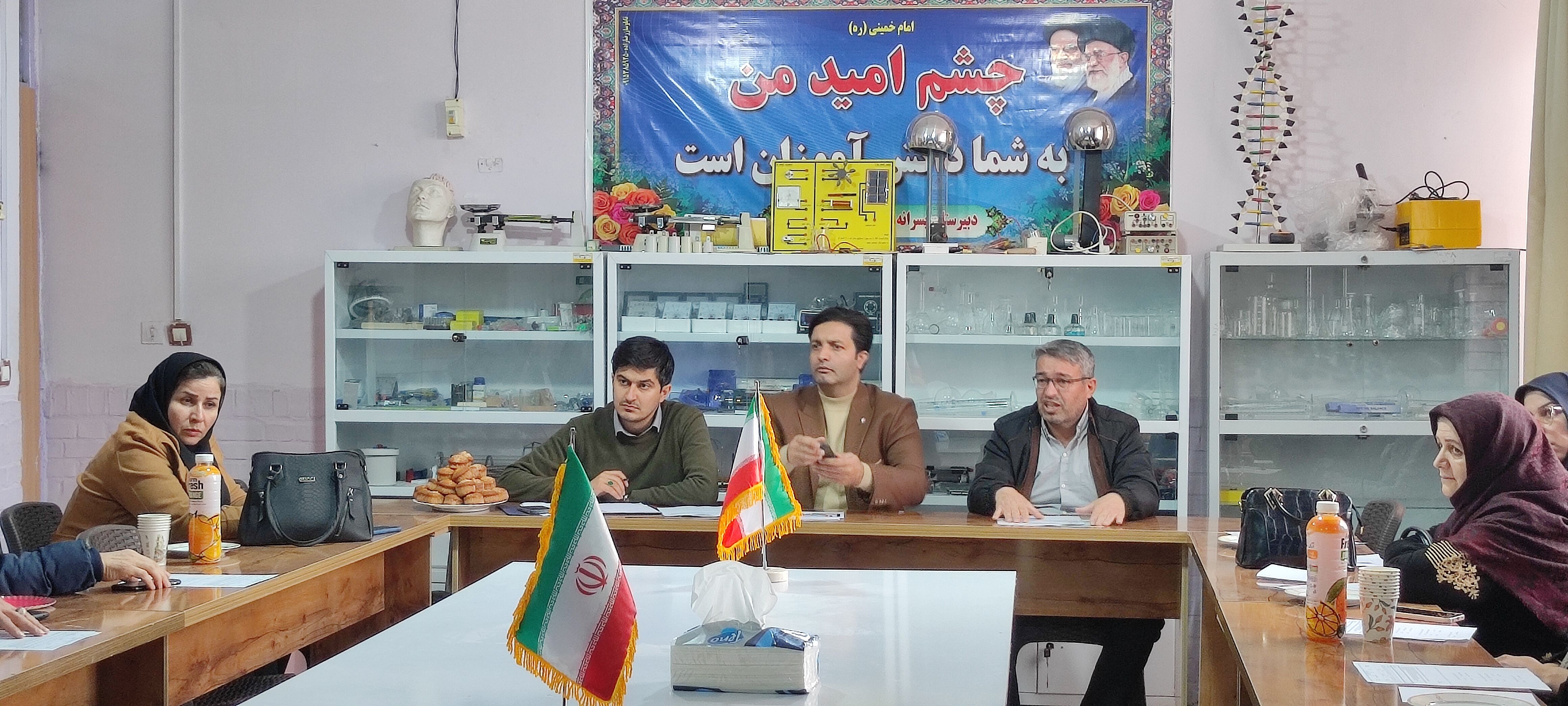 برگزاری کارگاه هدایت تحصیلی پایه نهم در دبیرستان فرزانگان شیروان
