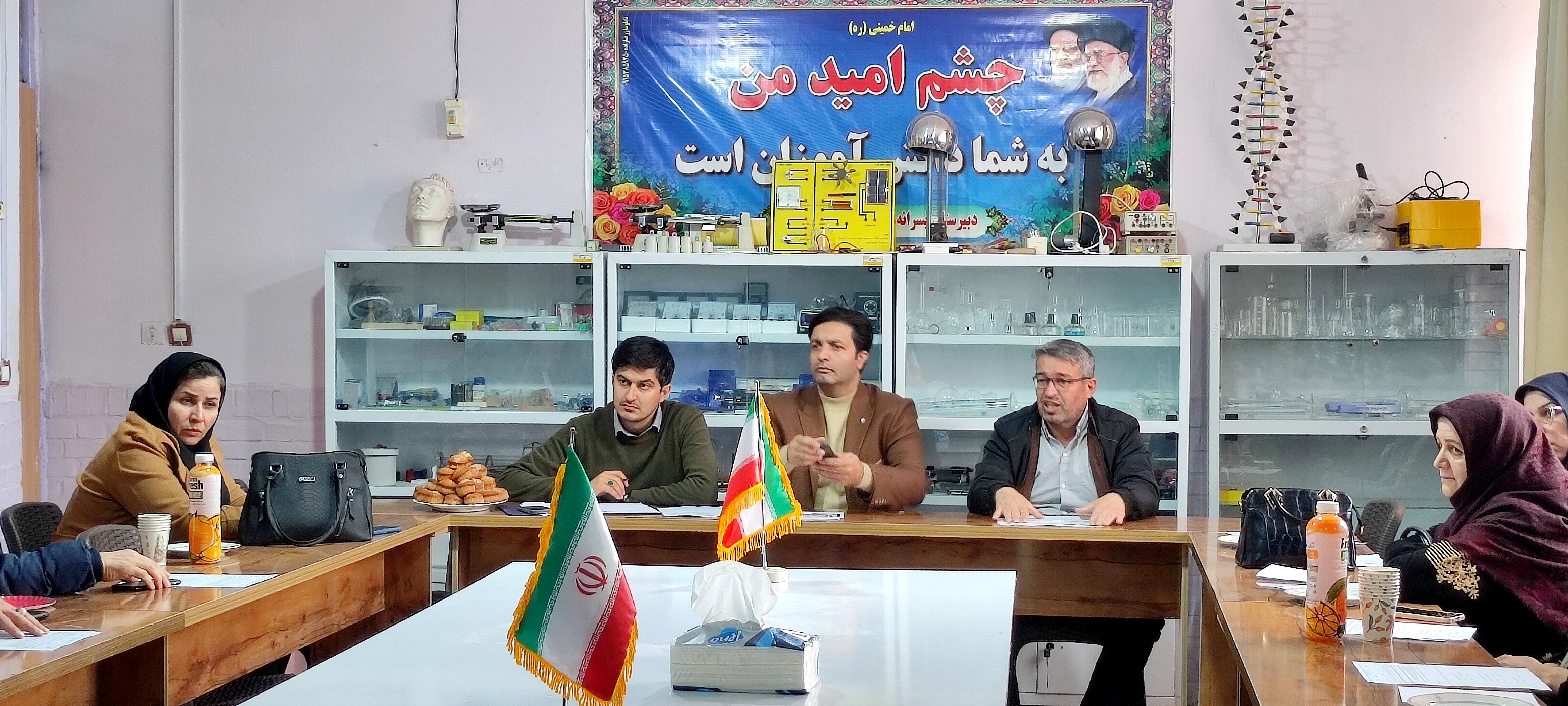 برگزاری کارگاه هدایت تحصیلی پایه نهم در دبیرستان فرزانگان شیروان