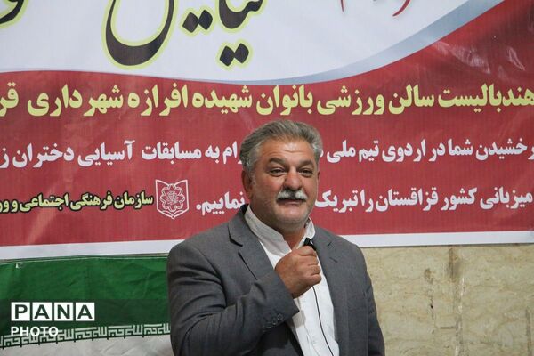 تجلیل از ملی‌پوش هندبال قرچک پس از بازگشت از مسابقات قهرمانی آسیا